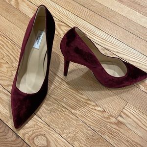 LK BENNETT Fern Velvet Point Pump, Black Raspberry
